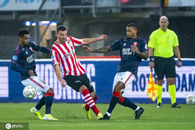 显然他对这 显然他对这