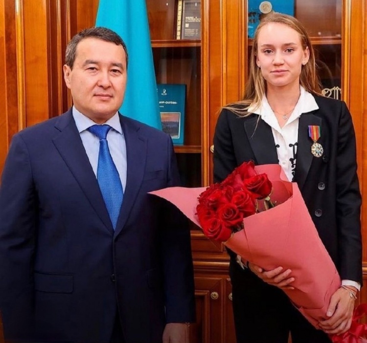 东道主凭借 东道主凭借